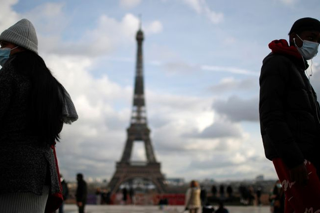 France tightens COVID restrictions amid Omicron surge