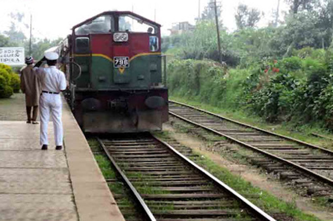 Railway station masters call off trade union action