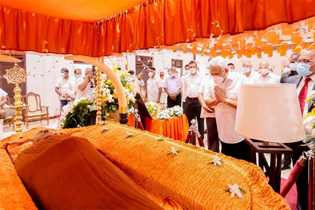 President pays last respects to Ven. Buddhangala Ananda Thera