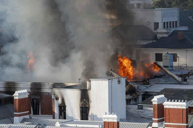 Fire hits South Africas parliament building in Cape Town