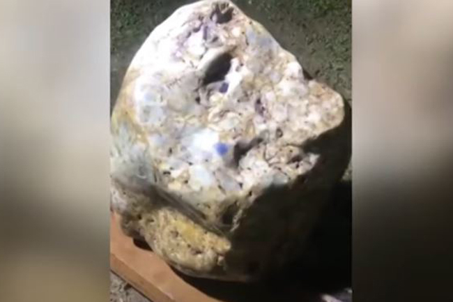 Dubai company opts to buy worlds largest natural corundum Blue Sapphire