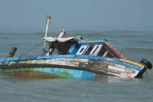 Five Lankan fishermen on capsized boat rescued in Maldives seas