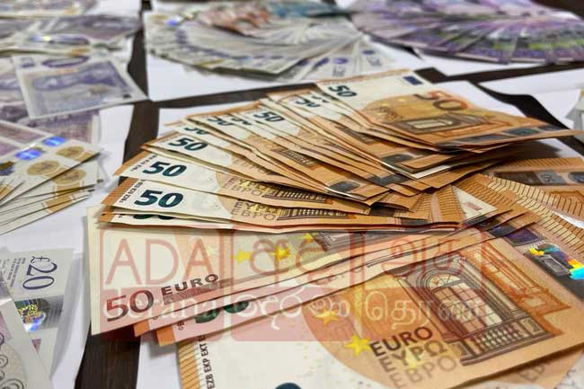 Five arrested for attempting to smuggle out foreign currency worth millions