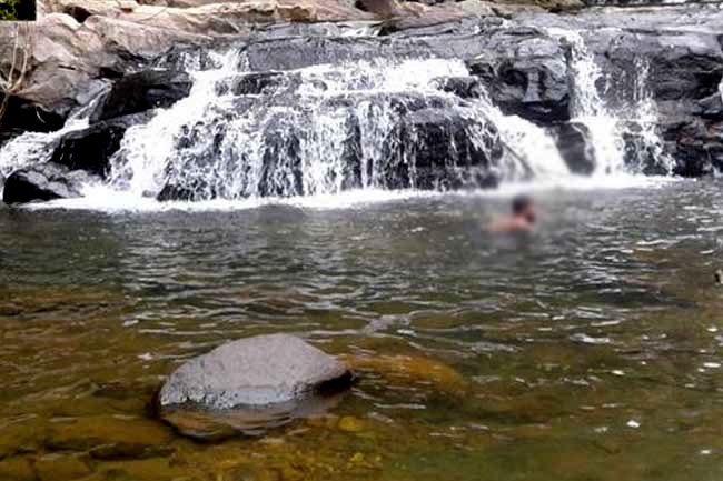 Five go missing while bathing at Gerandi Ella; 4 bodies recovered