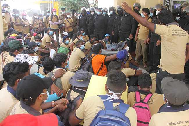 Dengue prevention assistants call off protest