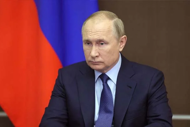 Putin orders Russian troops to Ukraine after recognising two breakaway regions