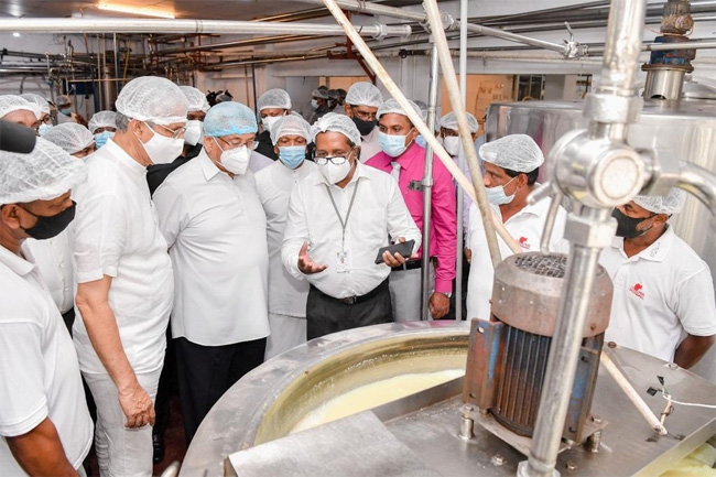 President directs to remove price disparity in liquid milk purchase