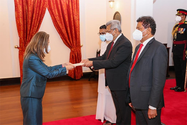 Three new envoys including U.S. ambassador present credentials