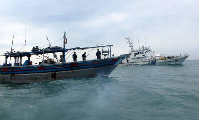 Sri Lankan boat with 5 fishermen detained by Indian Coast Guard