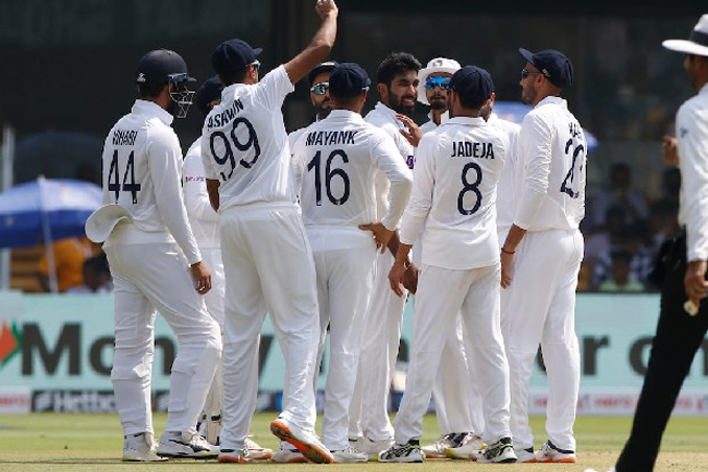   Sri Lanka bowled out for 109 on day 2 of second Test against India
