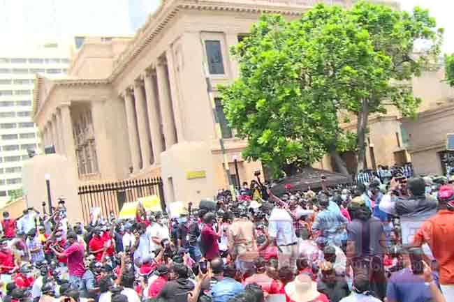Tense situation as protestors forcibly enter Presidential Secretariat