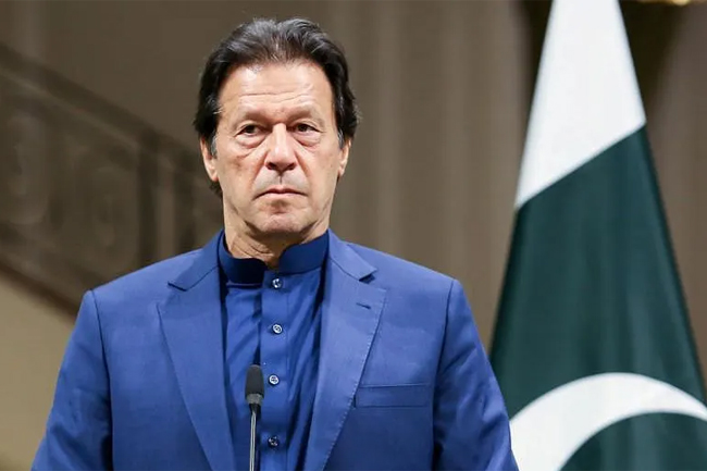Pakistan PM loses majority as key ally strikes deal with opposition