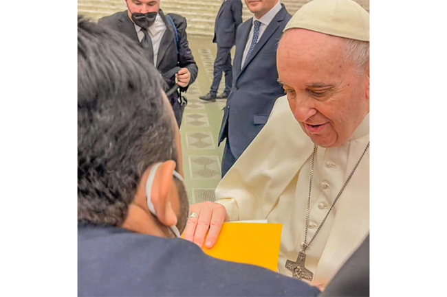 Kavinda Jayawardana hands over letter to Pope Francis