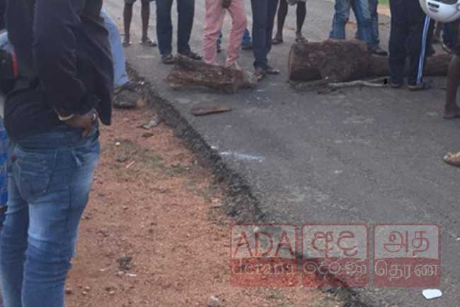 Protest blocks traffic on Puttalam-Chilaw road