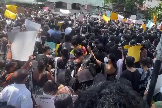 Lawyers stage mass protest near AGs Dept