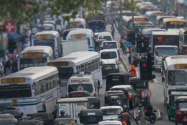 Heavy traffic on Colombo-Kandy main road due to protest