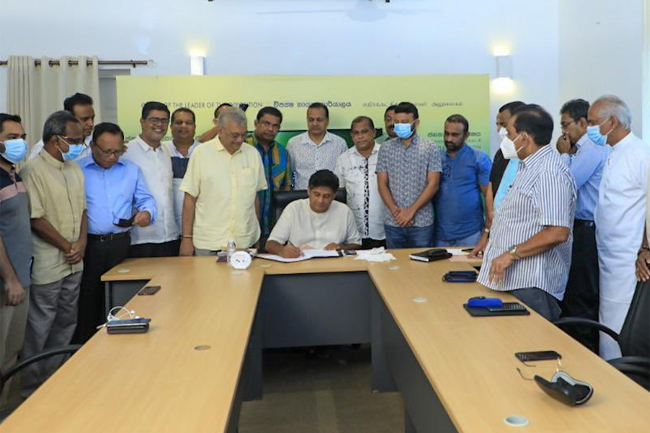 Sajith signs no-confidence and impeachment motions