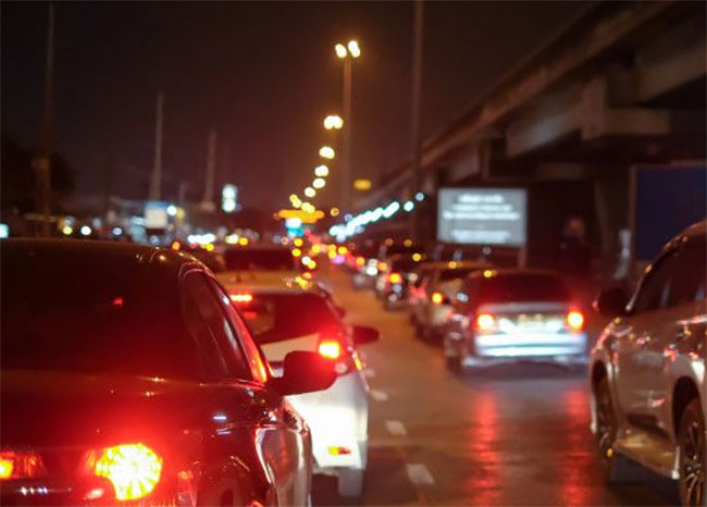 Heavy traffic on Southern Expressway due to 10-vehicle pileup