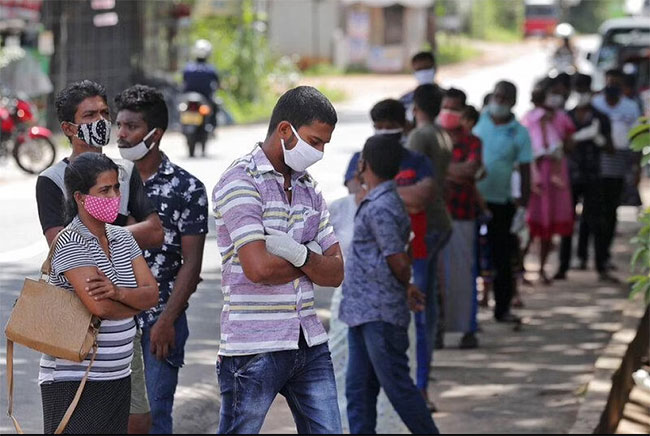 Sri Lanka makes face masks mandatory again