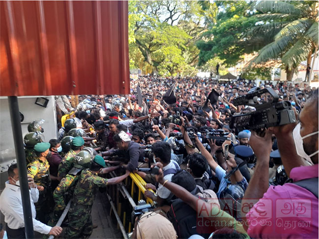 Tense situation near PMs residence due to IUSF protest