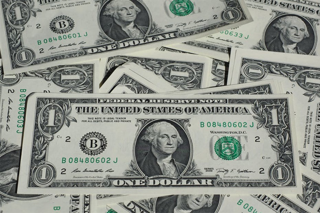 USD selling rate hits Rs. 370 at several banks
