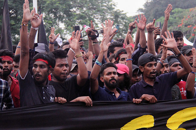 IUSF protesters decide to withdraw from near parliament for now