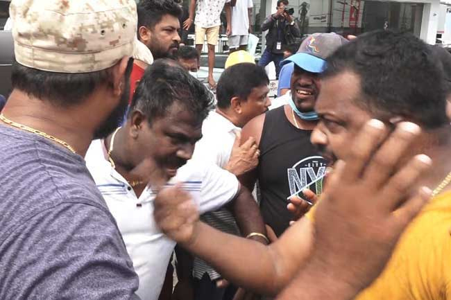 Tense situation reported during Nawinna protest demanding gas