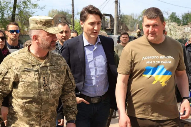 Canadian PM announces new weapons for Ukraine in surprise visit to Kyiv