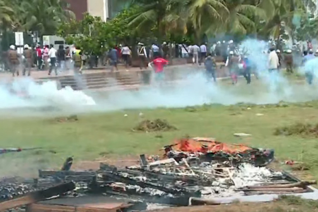Protest site at Galle Face Green attacked; At least 16 hospitalized