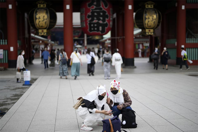 Japan eases foreign tourism ban, allows guided package tours