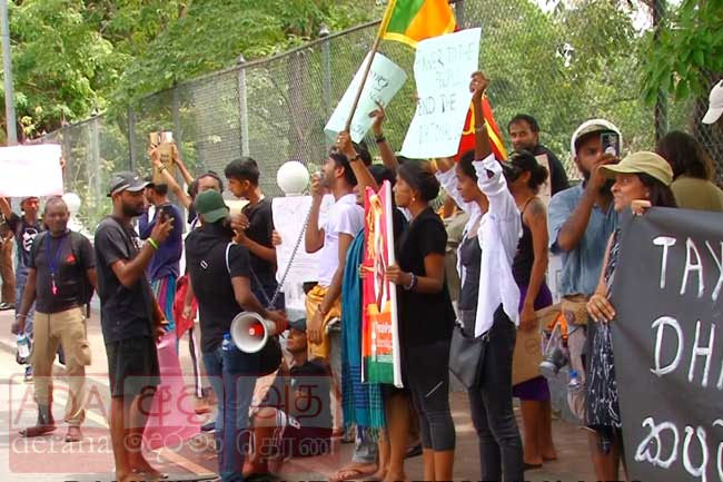 Protest opposite Dhammika Pereras residence