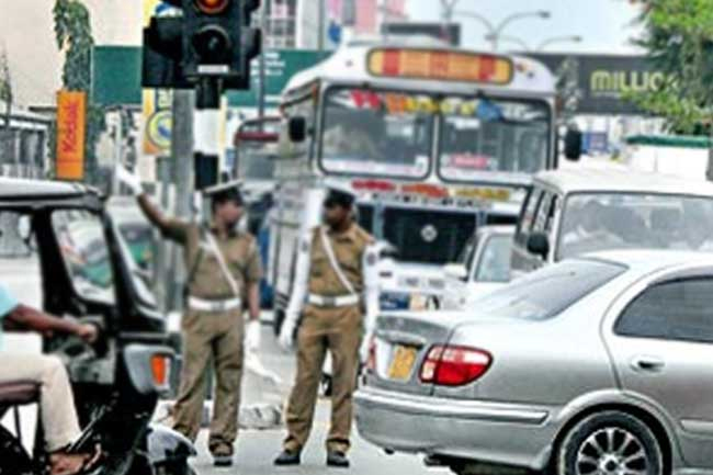 Protesters block Panchikawatte Junction in Colombo
