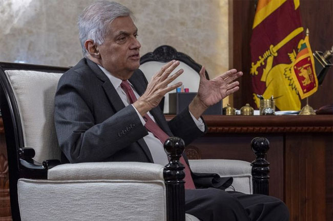 PM begins talks with visiting IMF team in Sri Lanka