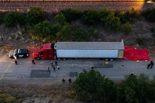 More than 40 people found dead inside abandoned lorry in Texas