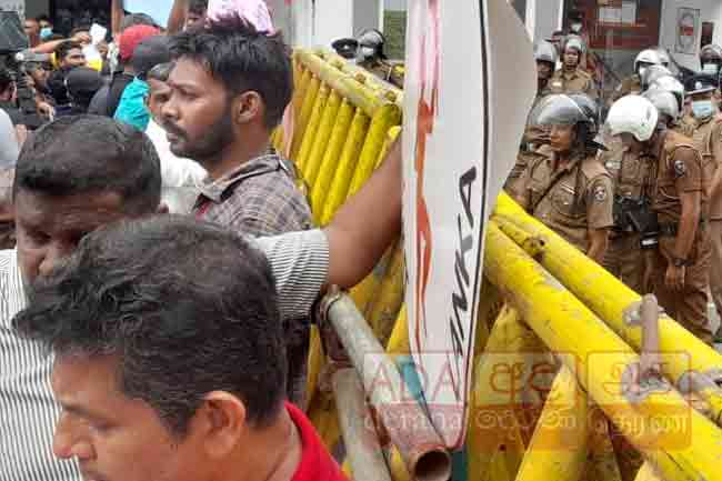 Road closed in Colombo Fort due to protest