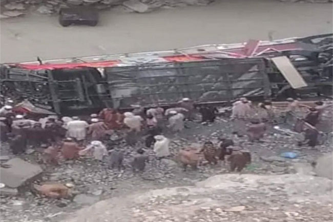 Bus falls into deep ravine in southwest Pakistan, killing 19