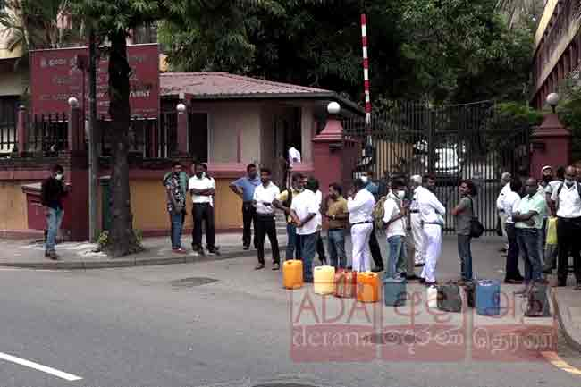 Trade unionists stage protest in front of Railway Dept. head office