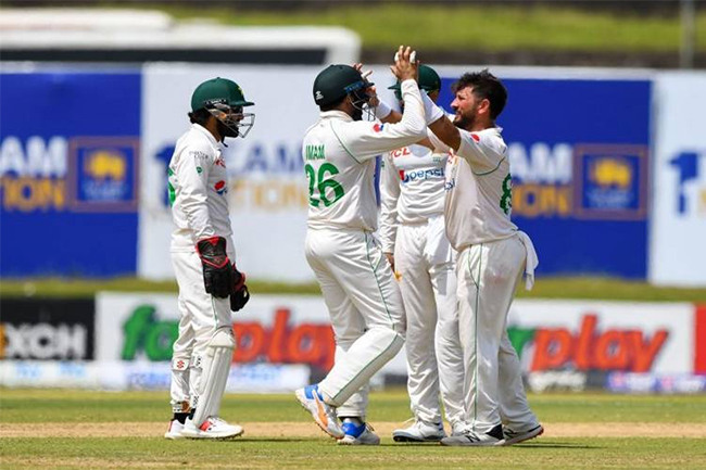 Pakistan bowl out Sri Lanka for 222 in first Test