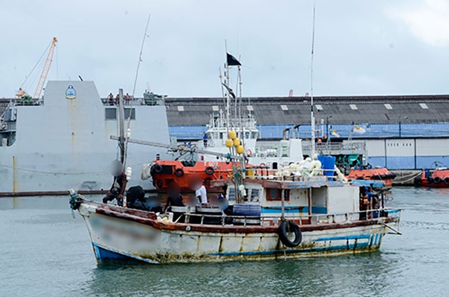 33 held as navy thwarts another illegal migration attempt
