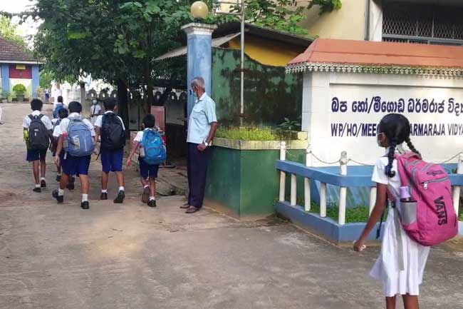 Schools reopen in Sri Lanka amid fuel crisis