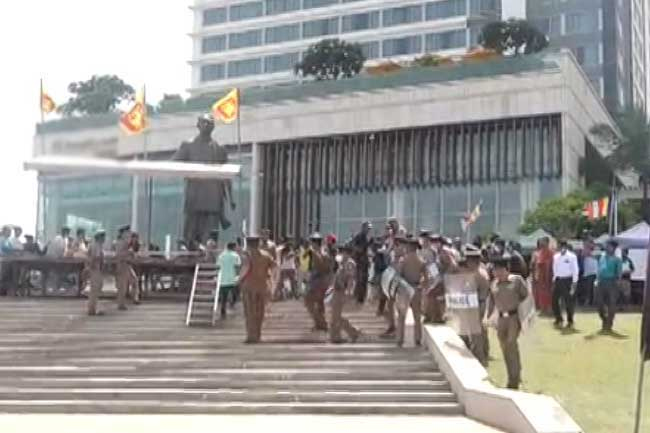 Four arrested for idling near Bandaranaike statue remanded