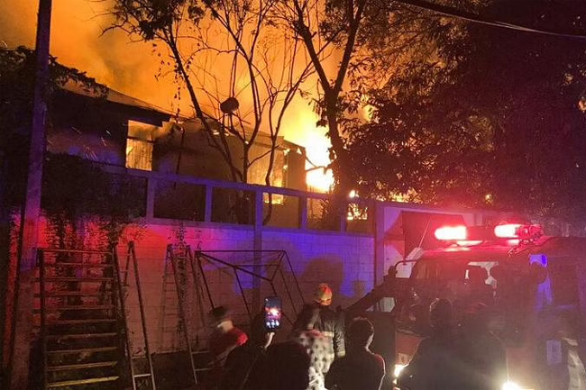Three arrested over torching of Presidents residence