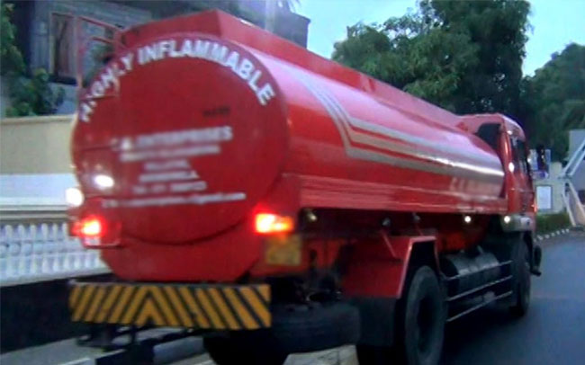 Four arrested trying to sell 6,600 litre bowser load of diesel