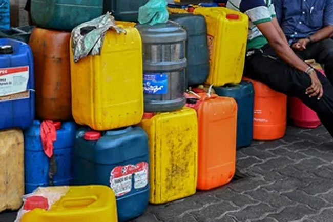 1,321 arrested for hoarding fuel in Sri Lanka