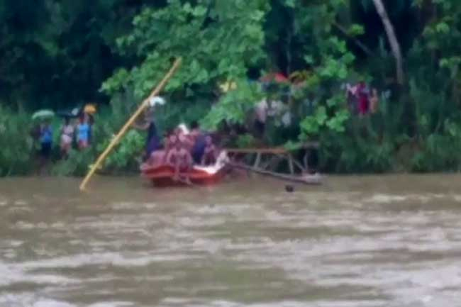 Four people reported missing while bathing at Udaha Ella