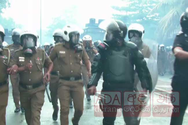 Police fire tear gas at IUSF protesters