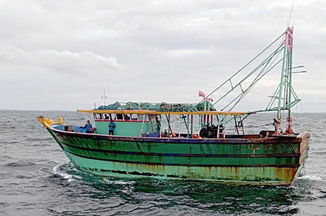 12 Indian fishermen arrested for poaching in Sri Lankan waters