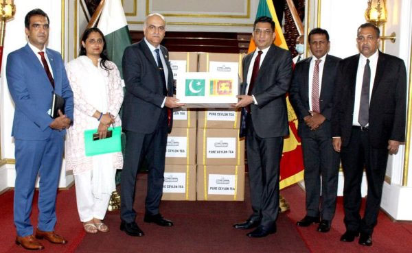 Sri Lanka donates a consignment of tea to Pakistan flood victims