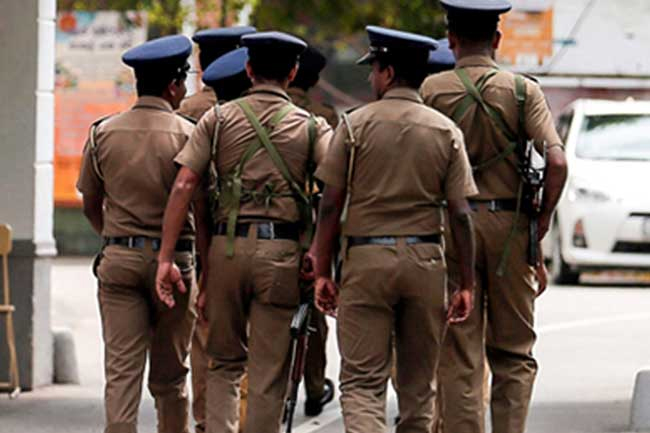 Eight nabbed with heroin and swords in Dematagoda