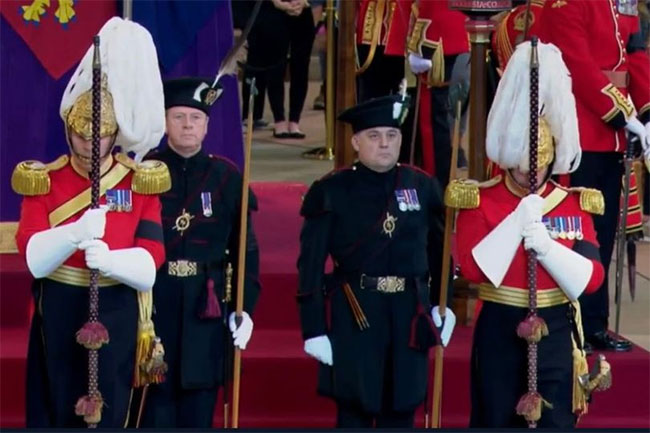 UK defence minister joins ceremonial guard beside queens coffin